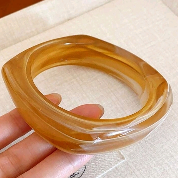 Set of Three Colorful Resin Bangles - Picture 5 of 7